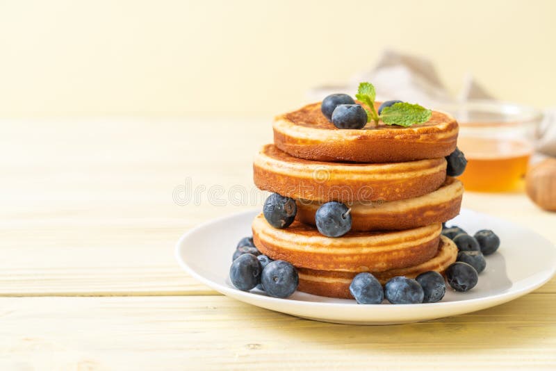 Pancake with fresh blueberries royalty free stock photography
