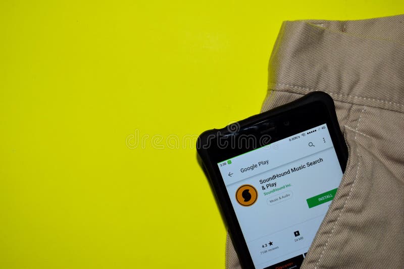 SoundCloud - применение dev музыки & аудио на экране смартфона стоковая фотография rf SoundCloud - применение dev музыки & аудио на экране смартфона стоковая фотография rf