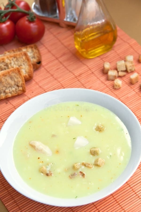 Soup of asparagus and croutons