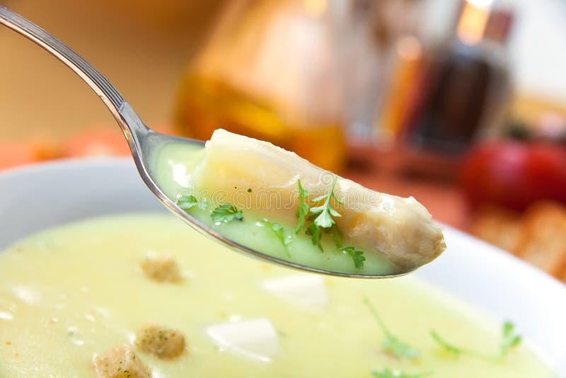 Soup of asparagus and croutons