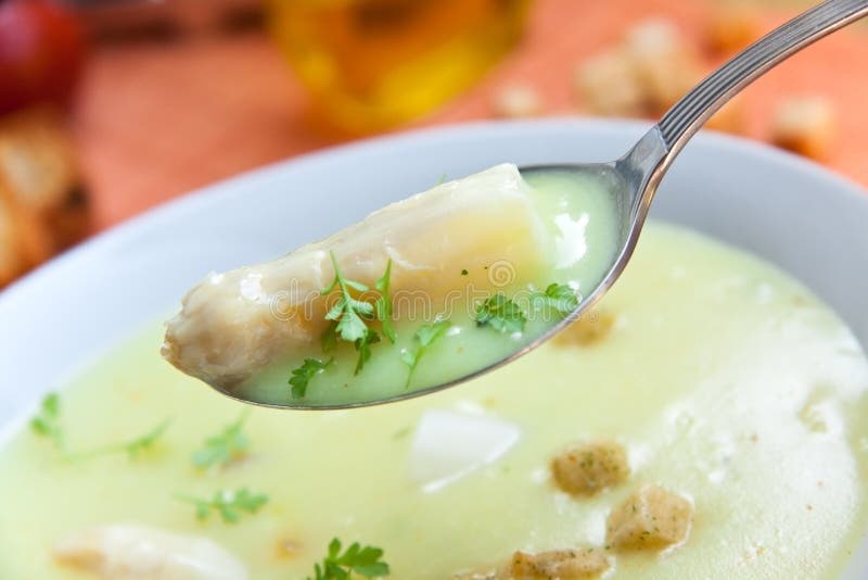 Soup of asparagus and croutons