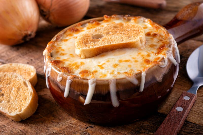 Soupe française à oignon image stock