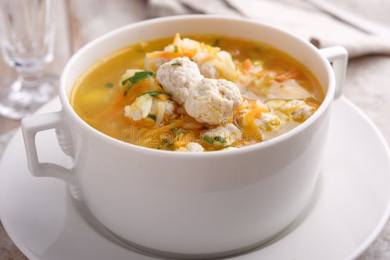 Soupe à boulette de viande de poulet images libres de droits Soupe à boulette de viande de poulet images libres de droits