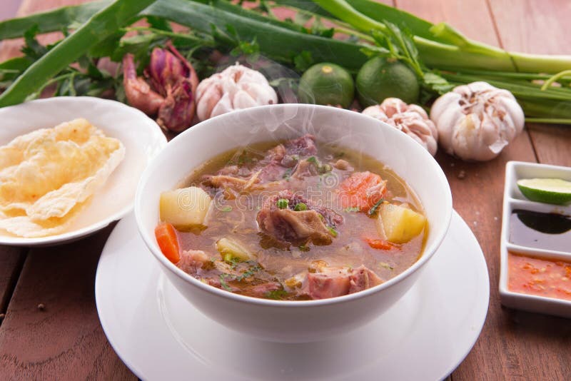 Soupe à queue de boeuf indonésienne ou concession Buntut photo stock Soupe à queue de boeuf indonésienne ou concession Buntut photo stock