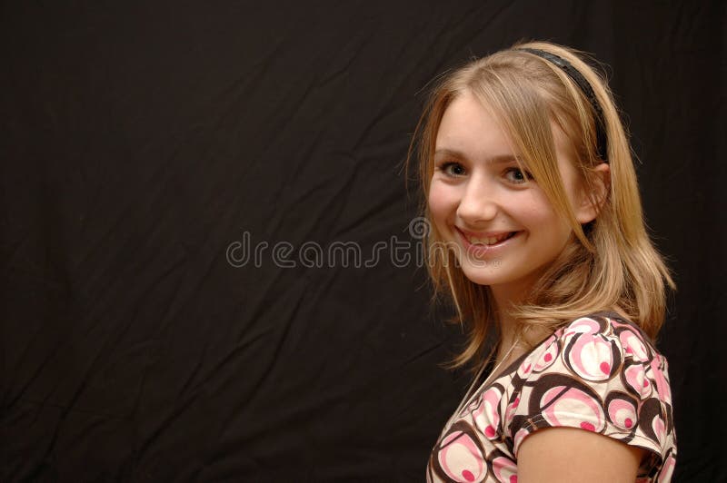 Souriant, adolescente heureuse photographie stock Souriant, adolescente heureuse photographie stock