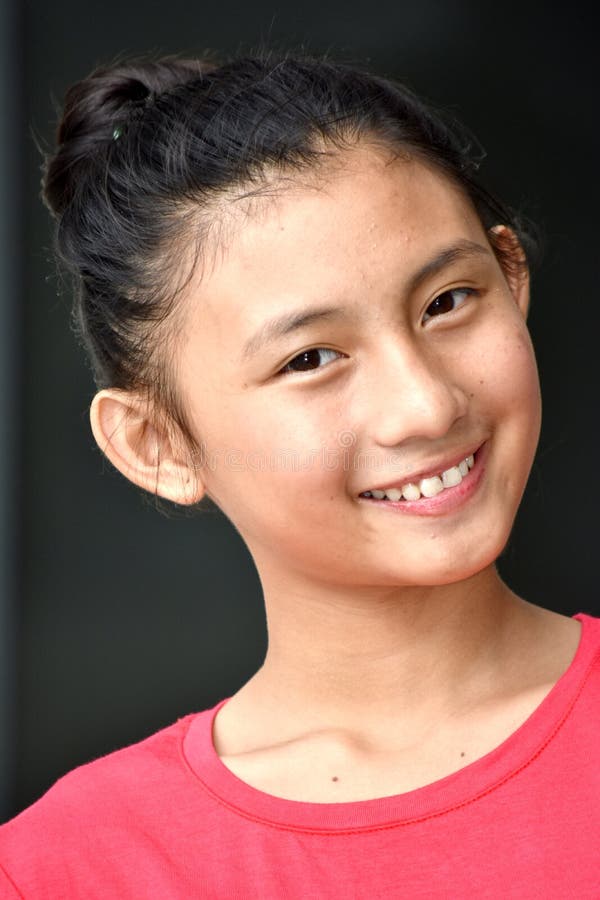 Sourire de femelle de minorité photographie stock