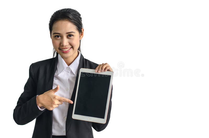 Sourire de femme d'affaires dans le costume formel tenant le taplet sur le fond blanc image stock Sourire de femme d'affaires dans le costume formel tenant le taplet sur le fond blanc image stock