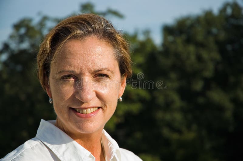 Sourire de femme de Moyen Âge photographie stock