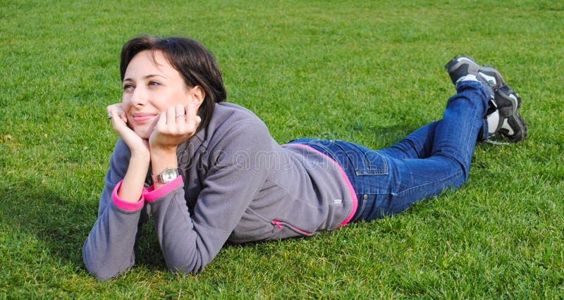 Sourire de jeune femme image stock Sourire de jeune femme image stock