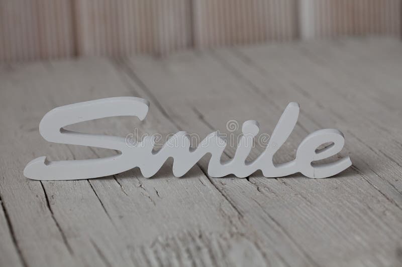 4 images 1 mot 5 lettres femme heureuse