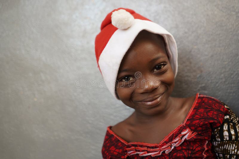 Sourires noirs africains de magnifiques fille pour Noël images stock