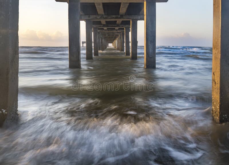 Sous le port Aransas Pier Mustang Island Texas image stock Sous le port Aransas Pier Mustang Island Texas image stock