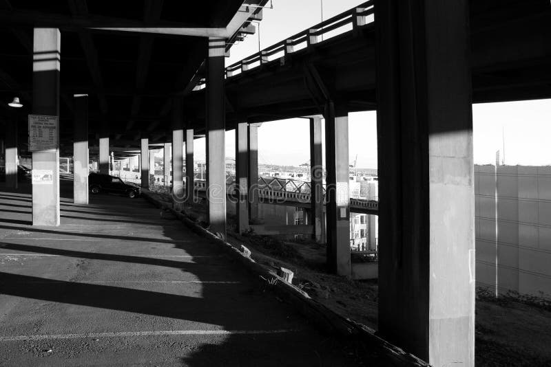 Sous le viaduc photo libre de droits Sous le viaduc photo libre de droits