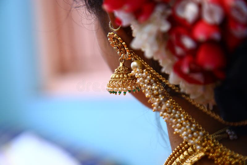 South Indian Bride Hair Accessories. Bride Photoshoot Stock Photo - Image  of hair, indian: 192713198