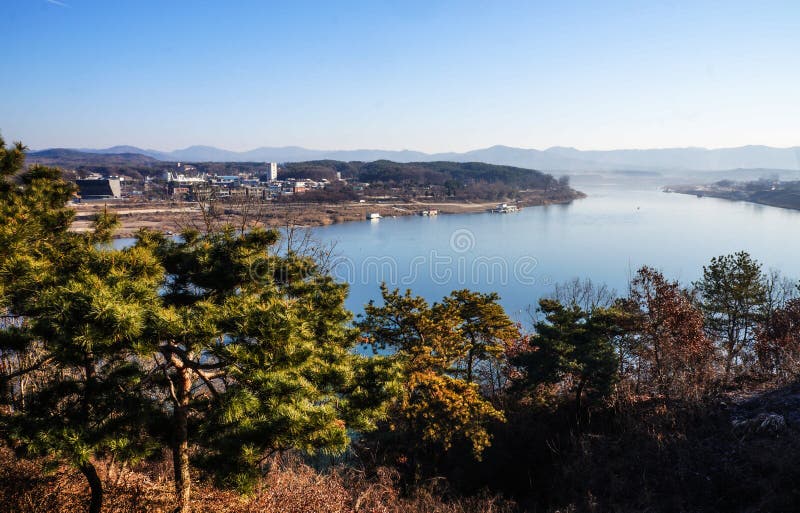 southkorea bleu de paysage de rivi?re d'hiver photos libres de droits southkorea bleu de paysage de rivi?re d'hiver photos libres de droits