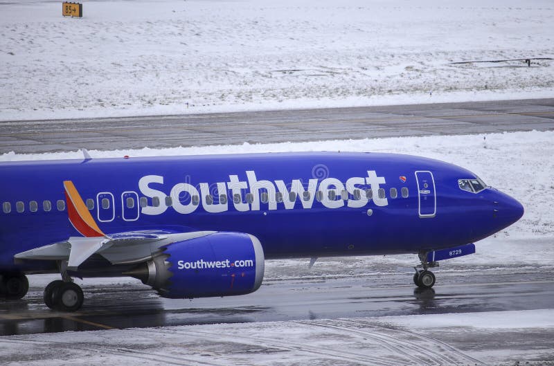 Southwest Airlines Боинг 737 МАКС 8 ездя на такси к воротам после приземляться на Портленде международном стоковое фото Southwest Airlines Боинг 737 МАКС 8 ездя на такси к воротам после приземляться на Портленде международном стоковое фото