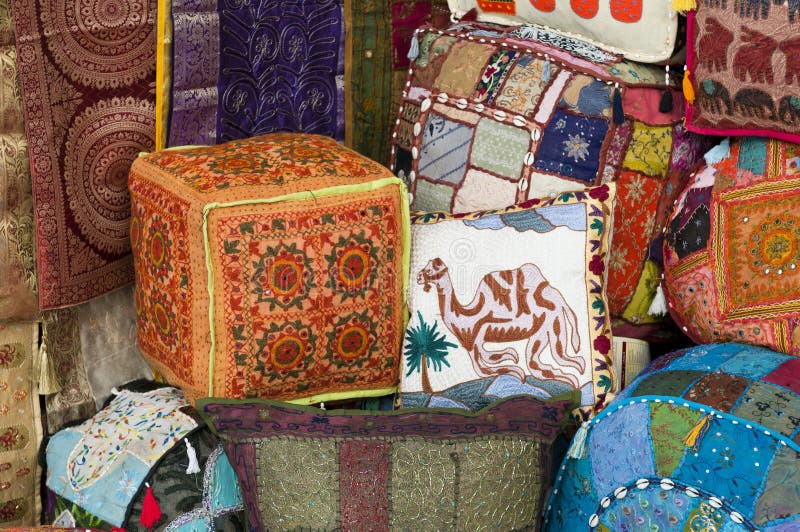 Souvenir chez Souk arabe image stock. Image du tissu 18525317