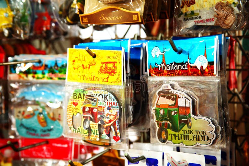 Souvenir dans la scène de boutique photo stock Souvenir dans la scène de boutique photo stock