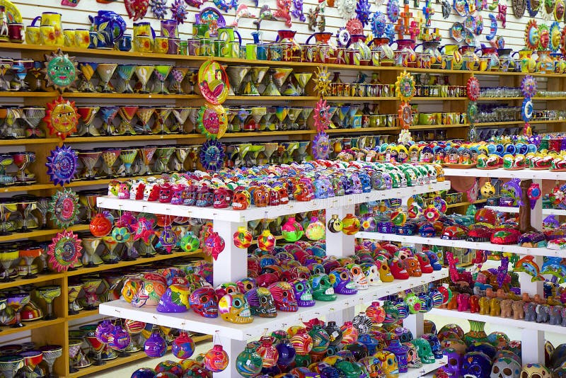 Souvenirladen in Mexiko stockfoto. Bild von tourismus 66488576