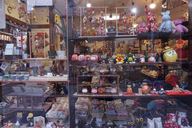 Souvenirs japonais d'étalage Hublot de système photographie stock libre de droits Souvenirs japonais d'étalage Hublot de système photographie stock libre de droits