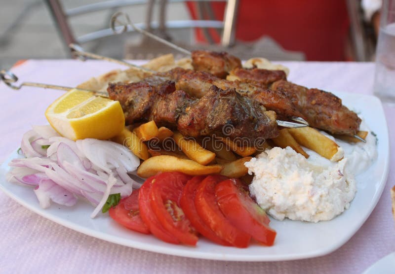 Souvlaki grego da carne de porco da refeição