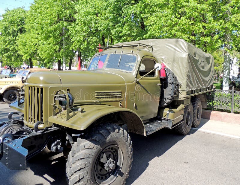 Soviet post-WW2 general purpose 2.5 ton 6x6 truck ZIL-157