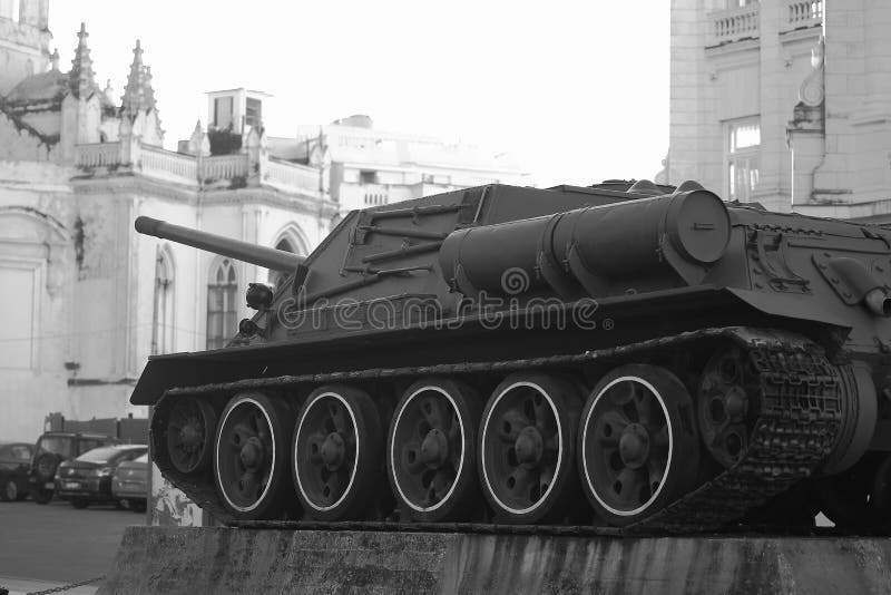 Soviet tank destroyer SU-100 from the period of the Second World War, mounted on a pedestal on the square near the building of the Museum of the Revolution. Havana, Republic of Cuba. Soviet tank destroyer SU-100 from the period of the Second World War, mounted on a pedestal on the square near the building of the Museum of the Revolution. Havana, Republic of Cuba