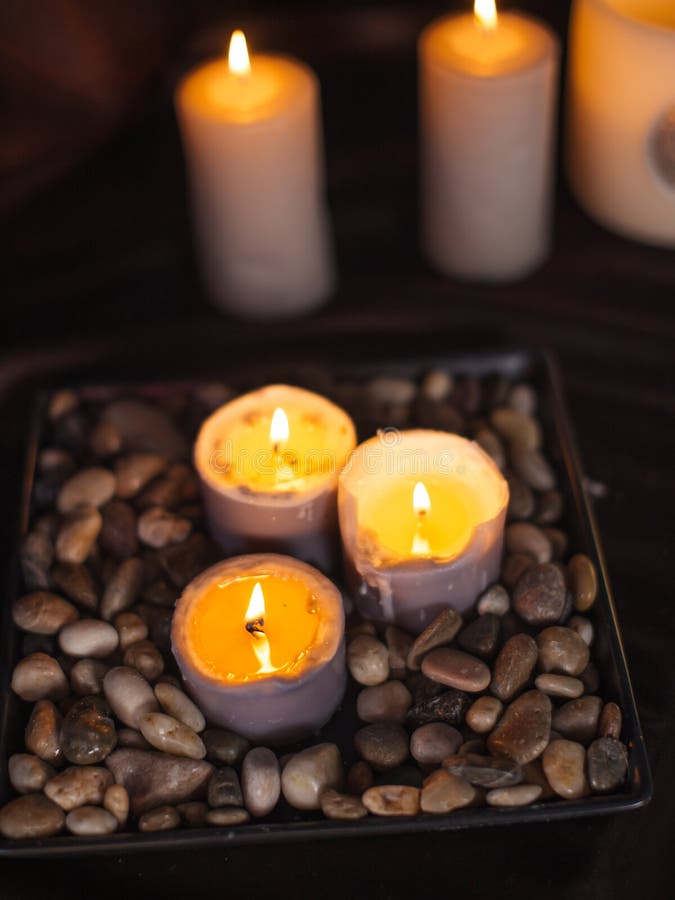 Spa stilleben med aromatiska stearinljus arkivbild Spa stilleben med aromatiska stearinljus arkivbild