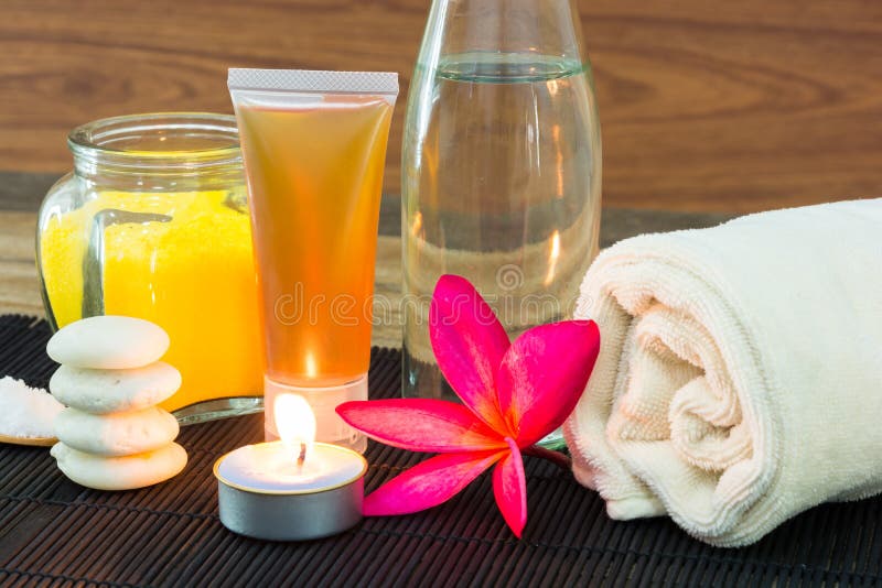 Spa stilleben med aromatiska stearinljus royaltyfria foton Spa stilleben med aromatiska stearinljus royaltyfria foton