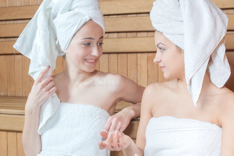 Spa beauty relax pool two naked women — Stock Photo 