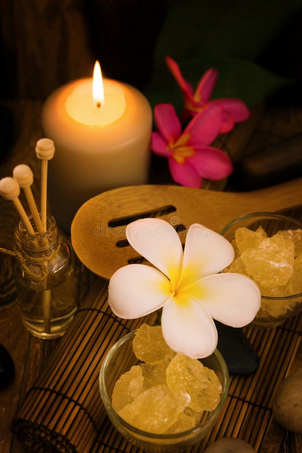 SPA και wellness που θέτουν με το φυσικό άλας στοκ εικόνες SPA και wellness που θέτουν με το φυσικό άλας στοκ εικόνες