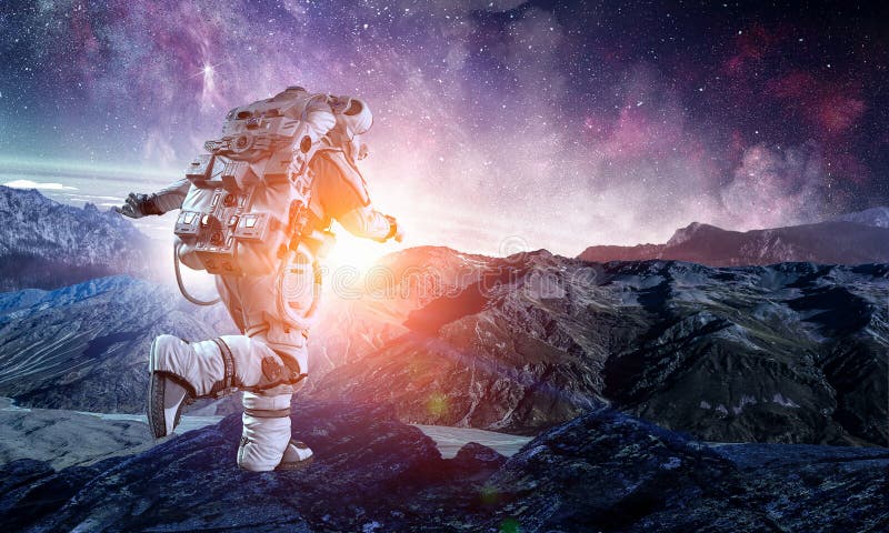 Spaceman που τρέχει τα γρήγορα μικτά μέσα απεικόνιση αποθεμάτων Spaceman που τρέχει τα γρήγορα μικτά μέσα απεικόνιση αποθεμάτων
