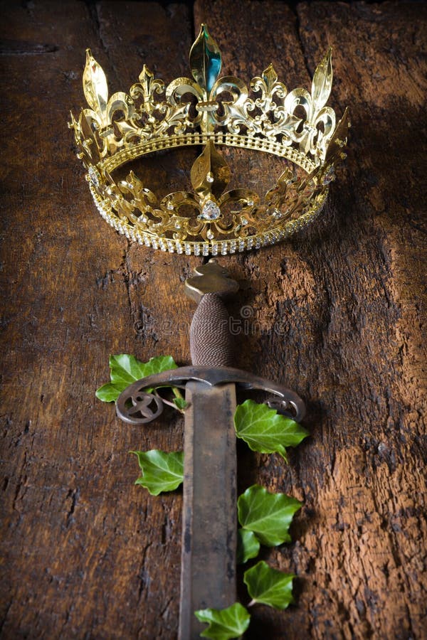 Imposta La Linea Corona Del Re La Spada Medievale Incrociata E Il Castello Gm1477174790 505864751 - Foto 10