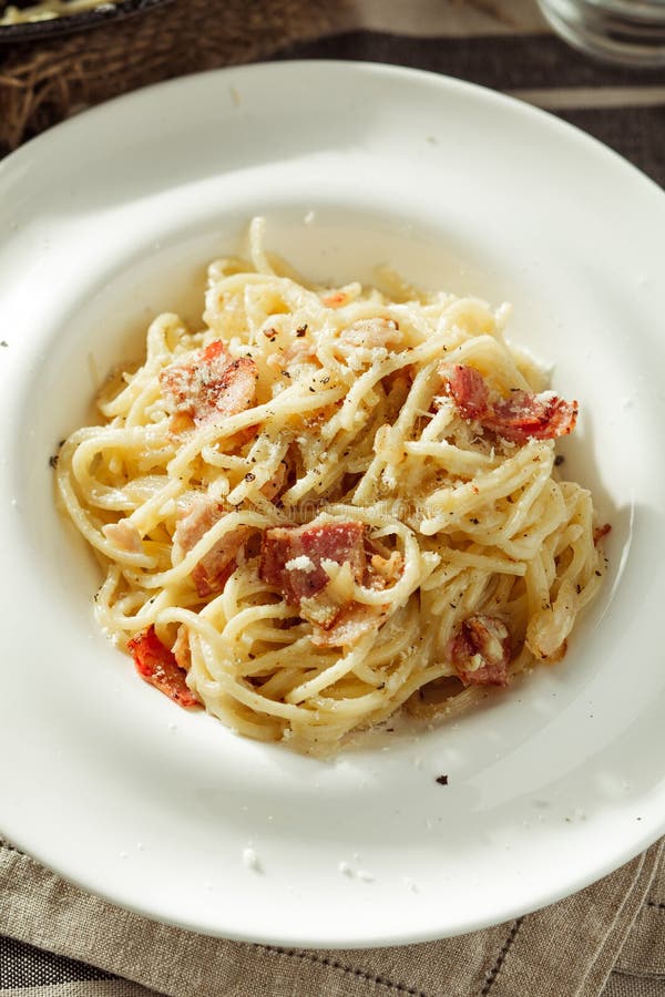 Spagetti Carbonara - italiensk mat royaltyfri foto Spagetti Carbonara - italiensk mat royaltyfri foto