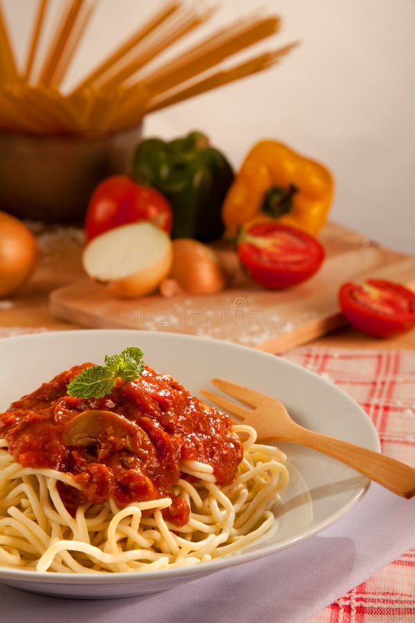 Spaghetti Bolognese with ingredients