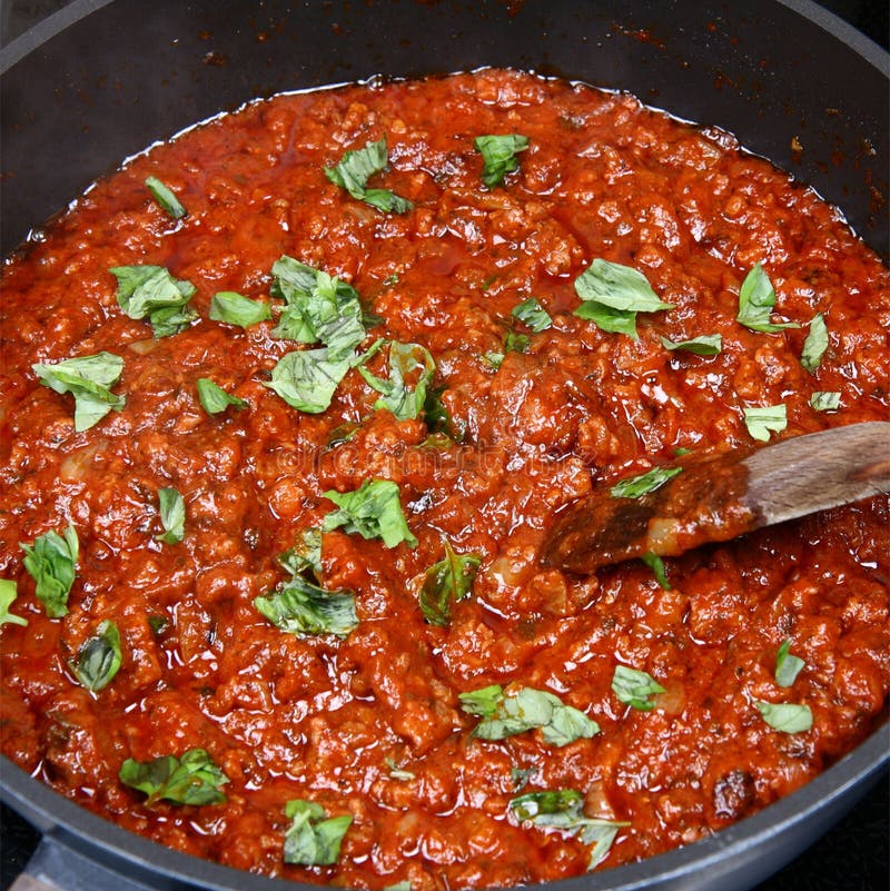 Spaghetti bolognese sauce with fresh basil