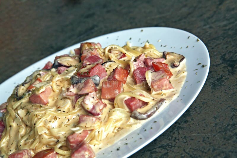 Spaghetti Carbonara With Ham Stock Image Image of italy, detail 16516511