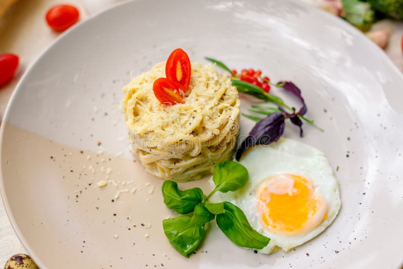 Spaghetti with Cheese and Fried Egg Stock Image Image of healthy
