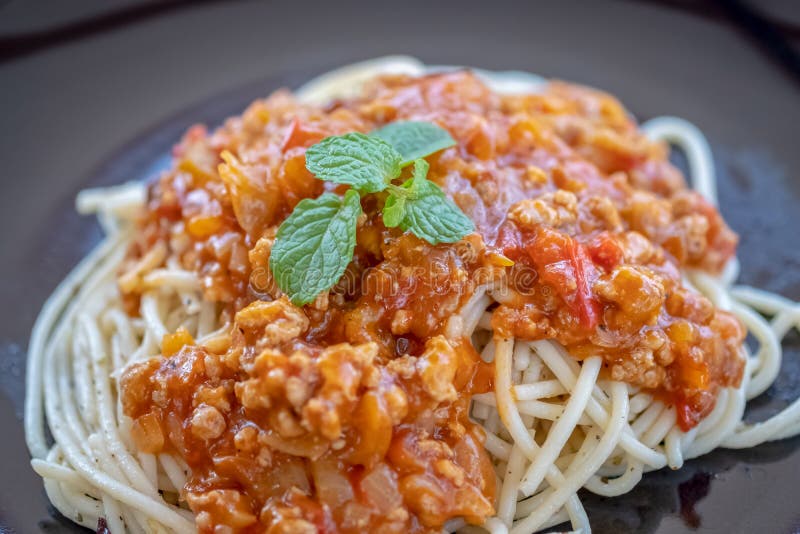 Spaghetti con salsa al pomodoro immagini stock Spaghetti con salsa al pomodoro immagini stock