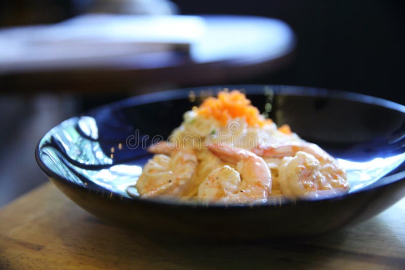 Spaghetti De Crevette Avec De La Sauce Blanche Photo stock Image du