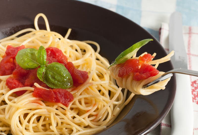 Spaghetti with Fresh Tomato and Basil Stock Image Image of healthy