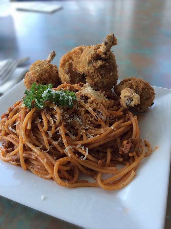 Spaghetti with Fried Chicken Drumsticks Stock Image Image of cuisine