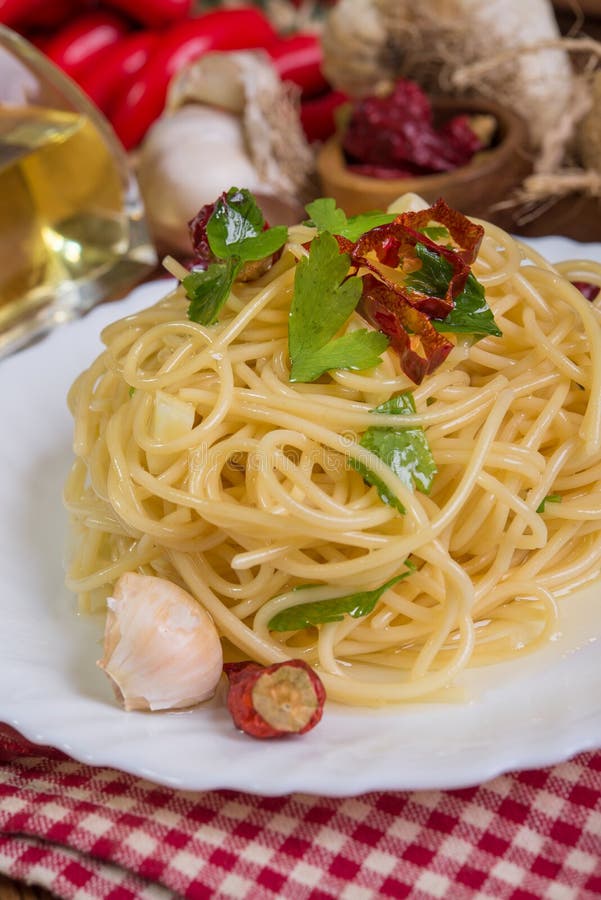 Spaghetti Garlic Oil and Chili Pepper Stock Image - Image of garlic ...