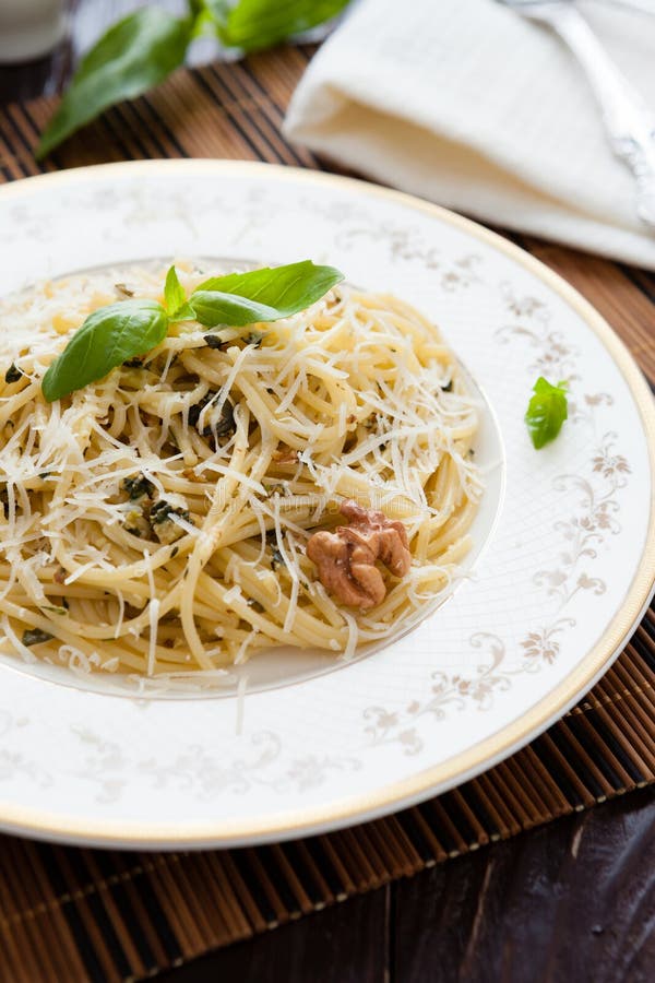 Spaghetti Grated Parmesan Cheese Walnut Sauce Stock Photos Free