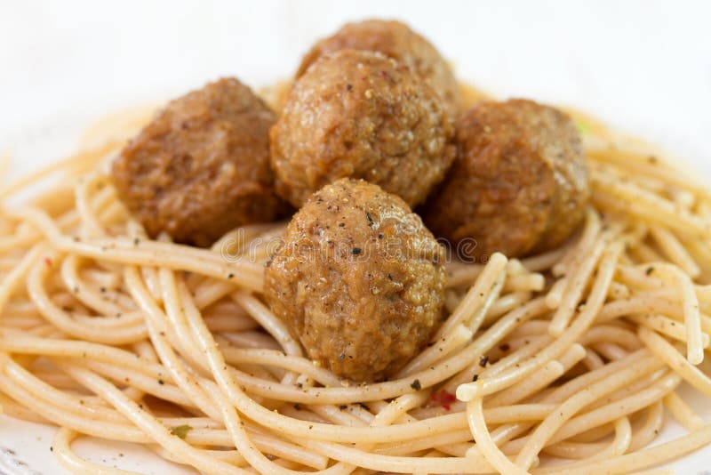 Spaghetti integral with meatballs