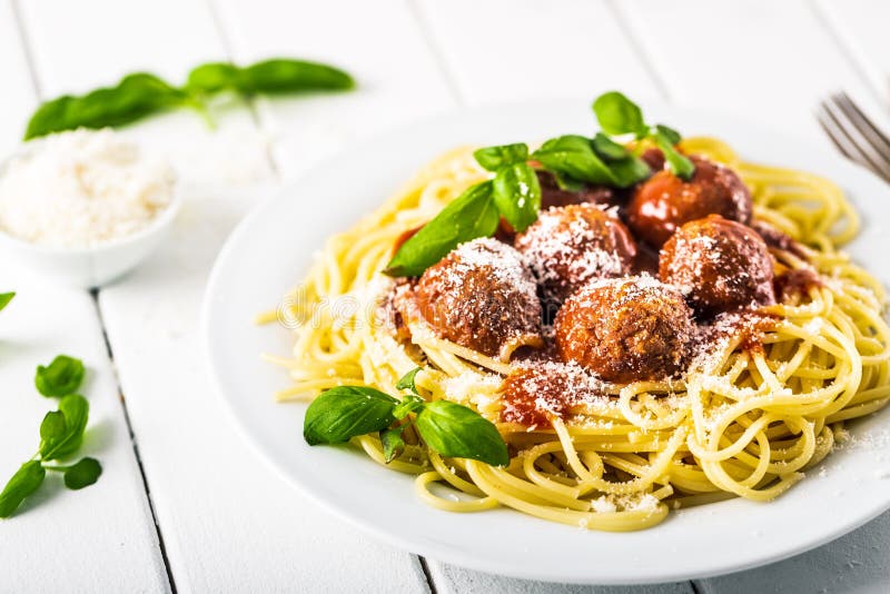 Spaghetti with meat balls tomato sauce