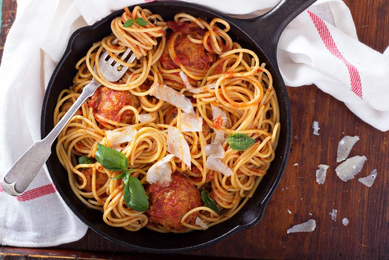 Spaghetti met de vleesballetjes van Turkije royalty-vrije stock foto's Spaghetti met de vleesballetjes van Turkije royalty-vrije stock foto's