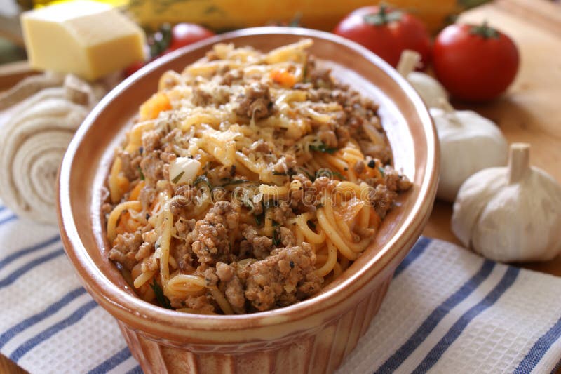 Download Spaghetti With Mince Meat And Tomato Sauce Stock Photo - Image of vegetables, tasting: 10483944