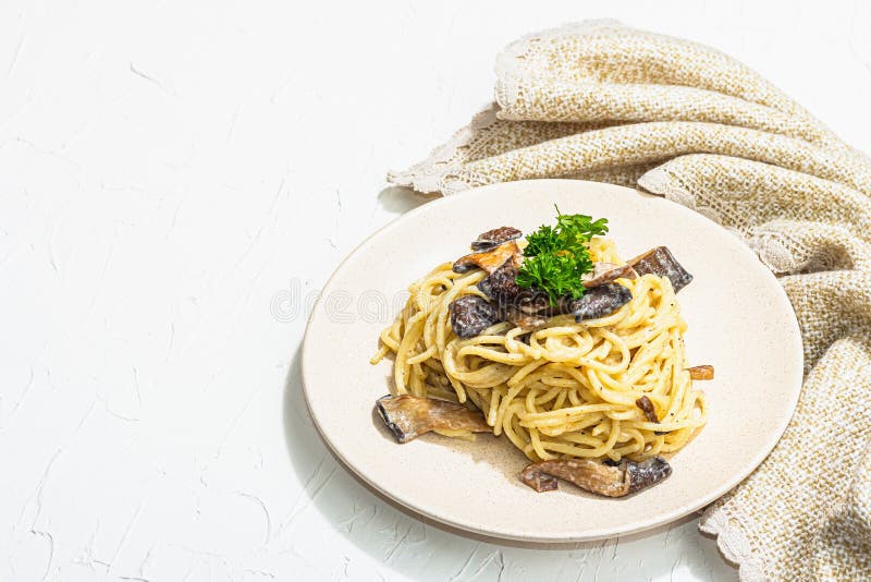 Spaghetti Pasta with Oyster Mushrooms, Creamy Sauce and Parsley