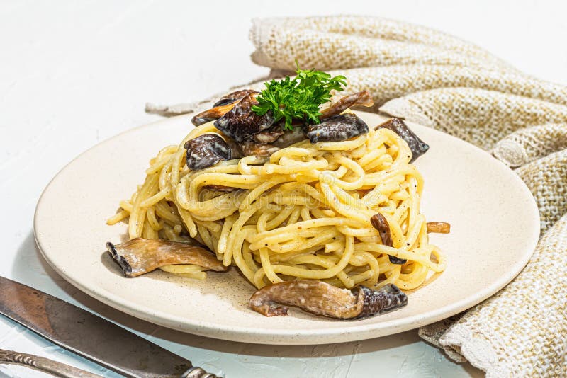 Spaghetti Pasta with Oyster Mushrooms, Creamy Sauce and Parsley